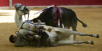 Álvaro Montes pierde a "Chorongo" en el arranque de la mini feria de San Jorge