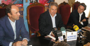 Vioque, Alfonso Rus e Isidro Prieto, durante el acto de presentación.