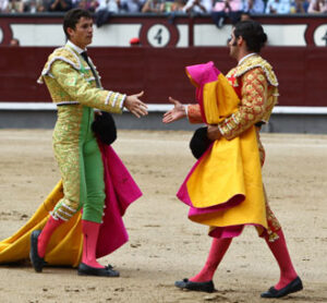 Morante y Luque, artífices de un tercio de quites histórico. (Foto: J.R.Lozano)