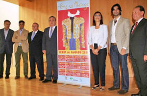 El autor del cartel, Fernández Aragüez, Francisco Rivera, Fernando Puche, Salvador Pendón, María Gámez, Javier Conde y Jesús Mora. (Foto: Diputación de Málaga)