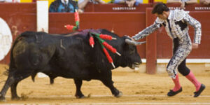El Fandi armó el taco en el segundo tercio. (Foto: Javier Arroyo)