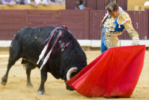 Ponce lo bordó al natural con el cuarto. (Foto: Javier Arroyo)
