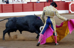 Cayetano, parando a su primero. (Foto: Arjona)