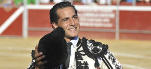 Fandiño emborronó con la espada una faena de dos orejas. (Foto: Julián López)