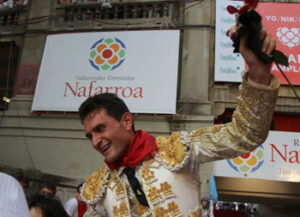 Joselillo, a hombros por la puerta grande. (Foto: Mauricio Berho.)
