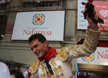 Joselillo, a hombros por la puerta grande. (Foto: Mauricio Berho.)