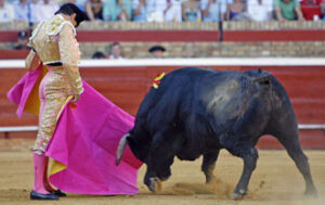 El Cid dio la única vuelta al ruedo. (Foto: Arjona)