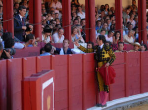 Brindis a Jesús Sedano, alcalde de Toro, el día de la reinauguración de la plaza. (Foto: José Salvador)