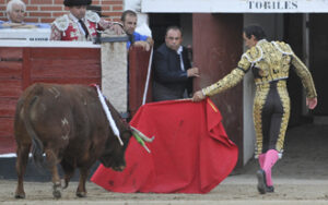 El Cid, devolviendo a Palomo a los corrales. (Foto: Julián López)