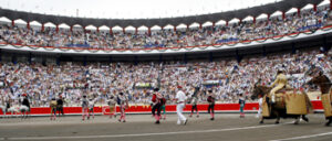 Así de hermosa lució la plaza, llena hasta la bandera, disfrutando de una gran tarde de toros. Fotos: Arjona