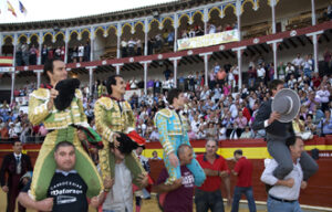 El mayoral de Santiago Domecq acompañó en el éxito a la terna en Calatayud. (Foto: Jesús Macipe)