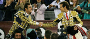 Fandi y Jiménez, a hombros. (Foto: Moratalla Barba)