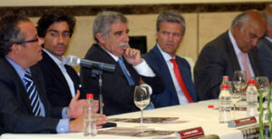 Eduardo Ordóñez, Curro Díaz, Manuel Brenes y Espartaco, entre otros durante el primer coloquio.