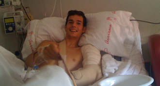 Antonio Puerta, convaleciente en el hospital.