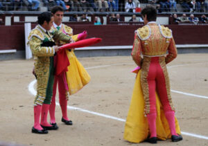 Momento de la ceremonia de confirmación de alternativa de El Conde. (Foto: Verónica Domínguez)