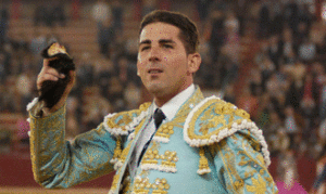 La ambición y decisión del catalán le valieron la oreja. (Foto: Javier Arroyo)