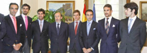 El Cid, Miguel Ángel Perera, Cayetano, El Juli, Enrique Ponce, Manzanares y Alejandro Talavante, en la reunión con el ministro de Interior Alfredo Pérez Rubalcaba, quien sí se dejó fotografíar con los toreros a diferencia de la ministra de Cultura. (Foto: MIR)