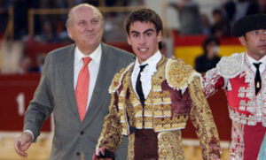 Soler y el ganadero, Pepe Moya, los triunfadores de la tarde. (Foto: Templaíto)