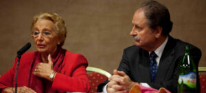 La Concejal del Ayuntamiento de Salamanca, Pilar Fernandez y el presidente de ANPTE Marcelino Moronta, en el acto de clausura.