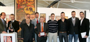 Serafín Marín, junto al resto de premiados. (Foto: Álava)