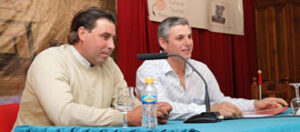 Enrique Sánchez, mayoral de El Ventorrillo, y Jose Antonio Serrano, presidente de la Asociación Cultural Taurina de Argamasilla de Alba.
