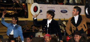 La terna abandonó el coso a hombros. (Foto: suertematador.com)