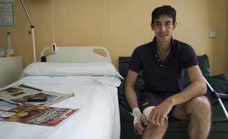 Jiménez Fortes en hospital donde se recupera de la cogida. (Foto: Javier Arroyo)