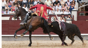 Momento del espectacular percance (Foto: Javier Arroyo)
