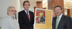 De izquierda a derecha: Juan Goitia Arbe, autor del cartel, Íñigo de la Serna, alcalde de Santander, y Constantino Álvarez, presidente del consejo de Administración de la Plaza de Toros de Santander.