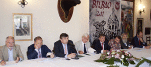 Durante el acto de presentación. (Foto: Manu de Alba)