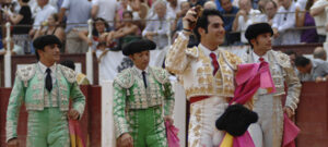 Vega, con la oreja del segundo. (Foto: Joaquín Bueno)