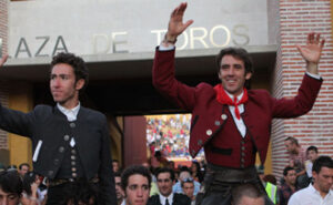 Hermoso y Leonardo, en volandas en Cuéllar.