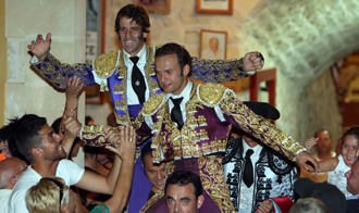 Puerta grande para Padilla y Ferrera en la alternativa de Iván Pérez en Monóvar