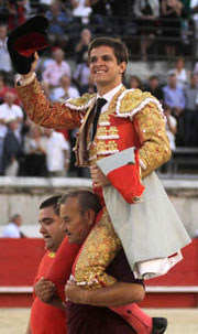 El Juli hace rugir Nimes y sale por la Puerta de los Cónsules