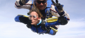 Cristina Sánchez, en paracaídas