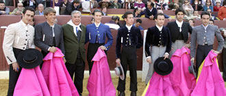 Trece orejas y cuatro rabos en el triunfal festival de Murcia