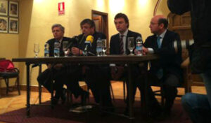 Durante la presentación de los carteles. (Foto: @CHOPERATOROS)