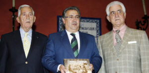 Camino y Viti, con el alcalde de Sevilla Juan Ignacio Zoido. (Foto: Arjona)