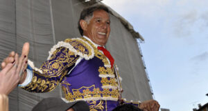 El de San Fernando abrió la puerta grande en Arles.