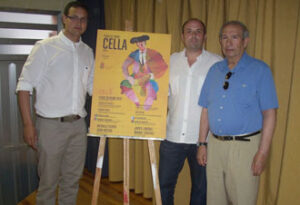 De izquierda a derecha, Alberto García Buj -gerente de la empresa gestora de la plaza de toros de Cella-; Pedro Cora -concejal de festejos y presidente de la comisión taurina de Cella- y Carlos Barragán -periodista taurino de la provincia de Teruel-.