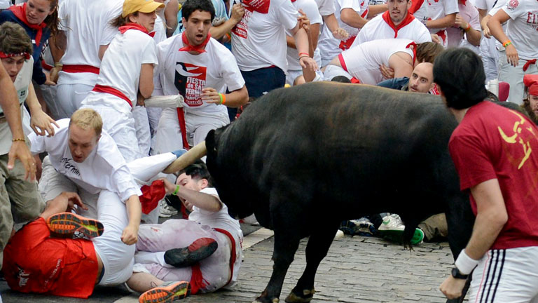 'Fugado' protagoniza un tercer encierro largo y accidentado de San Fermín 2012, de Cebada Gago