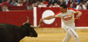 Majín, en el concurso de anillas de la pasada Feria del Pilar de Zaragoza. (Foto: aragontaurino.net)
