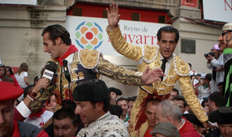Iván Fandiño y David Mora, puerta grande en Pamplona
