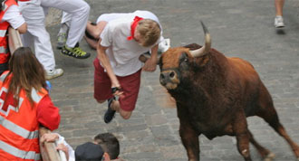 Los victorianos vuelan en Pamplona