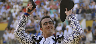 El Fandi, a hombros en la goyesca de Antequera