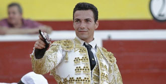 Oreja para Rivera y vuelta para Adrián en Calasparra