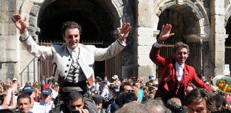 Hermoso y Andy Cartagena cortan un rabo en una apoteósica matinal en Nimes