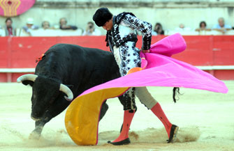 Manzanares, solitaria oreja en el último minuto en Nimes