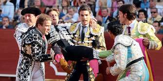 Gloria para Antonio Nazaré y sangre para El Juli