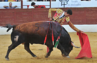 Venegas y Biznago, en un momento de la faena. (Foto: Carmen Moya)